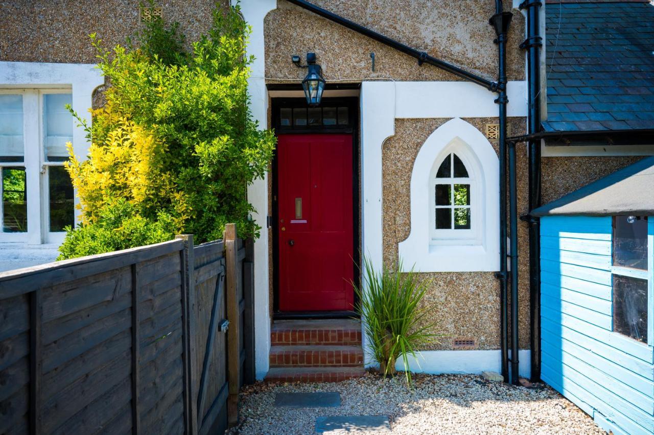 Birdsong & Pine: Parking & Garden Apartment Worthing Bagian luar foto